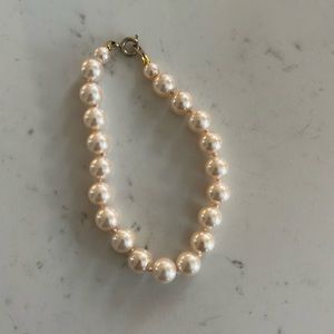 Costume pearl bracelet